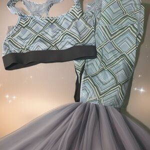 Geometric Pattern Sports Bra and Leggings Set